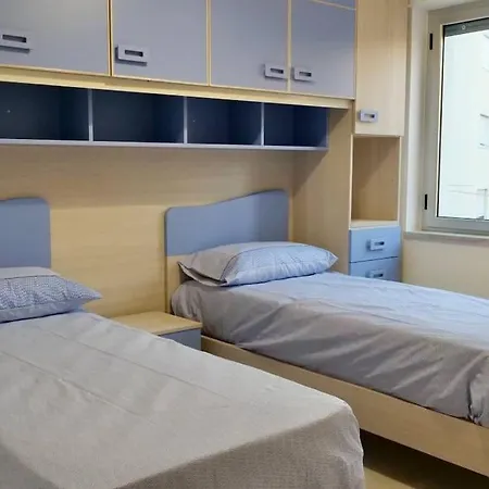 Luxury * マリーナ・ディ・
スキアヴォネア